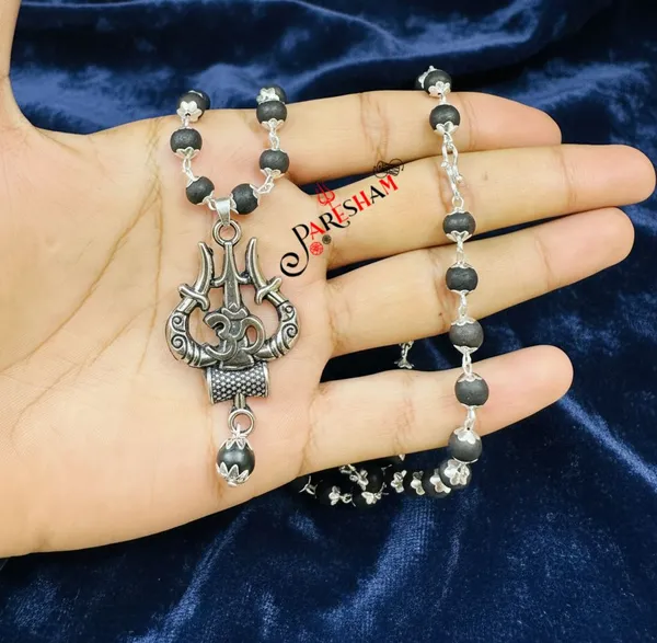 Silver_Plated_Karungali_Necklace_with_Trishool_Pendant_Yop_Quality