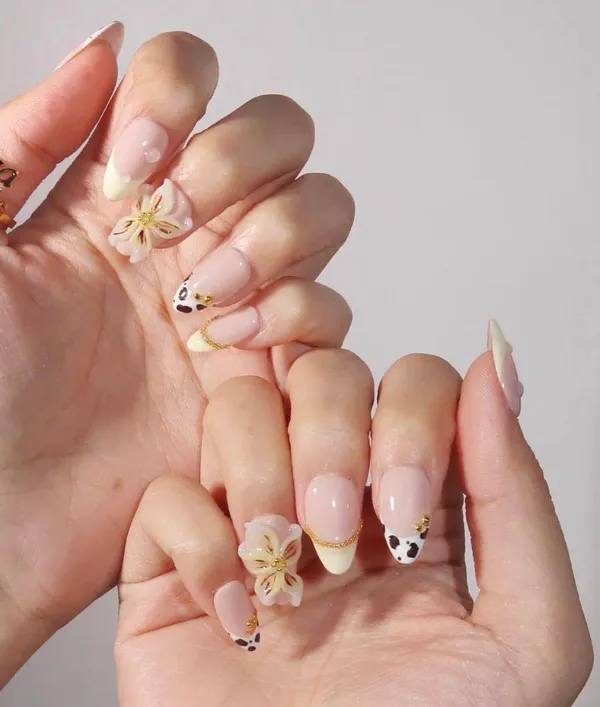 BLUSH_CHARM_NAILS