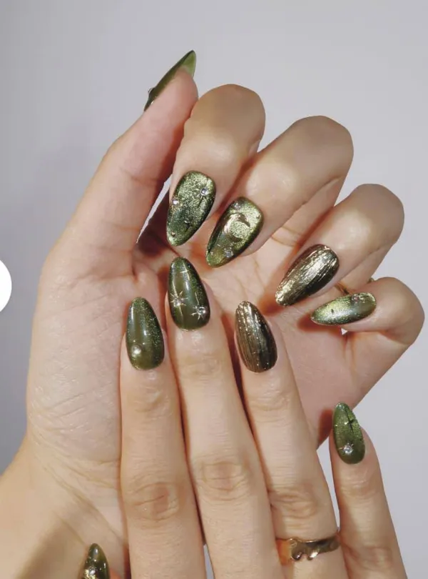 Moonlit_Nails