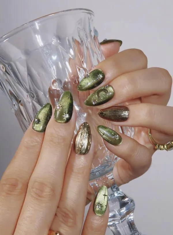 Moonlit_Nails