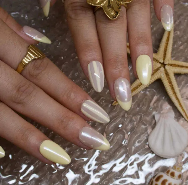 yellow_retro_nails