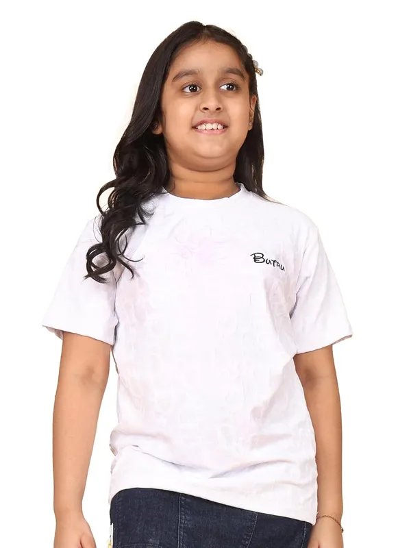 White_Casual_Embossed_Pattern_T-Shirt_With_Short_Sleeves_For_Girls