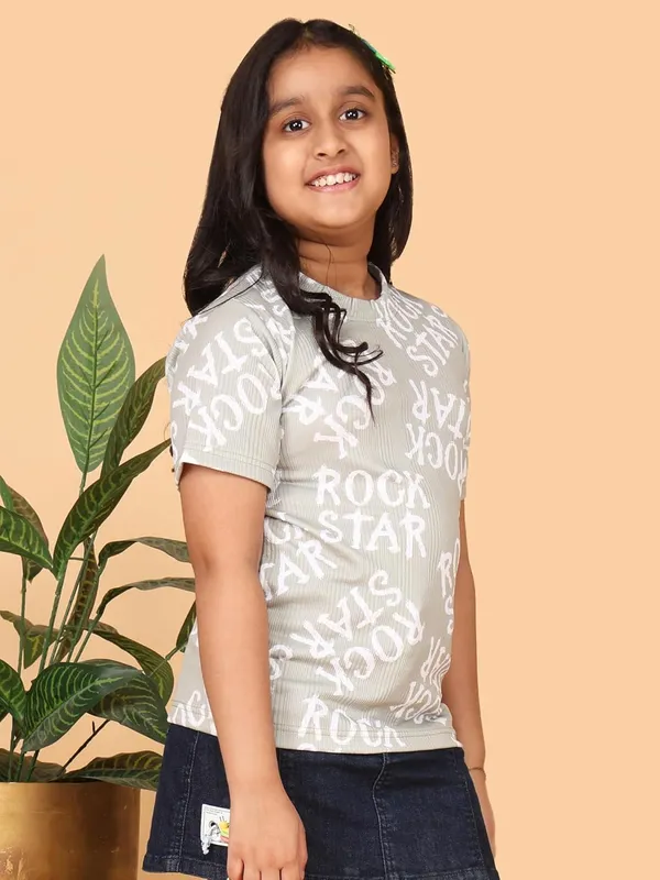 Olive_Cotton_Rock_Star_Print_Half_Sleeve_Round_Neck_T-Shirt_For_Girls