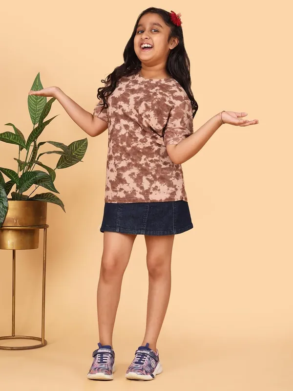 Brown_Cotton_Tie_Dye_Print_Short_Sleeve_Round_Neck_T-Shirt_For_Kids,_Regular_Fit,_Casual_Wear