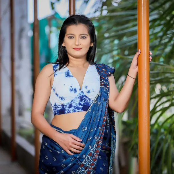 Blue_Spun_Cotton_Sleeveless_Blouse