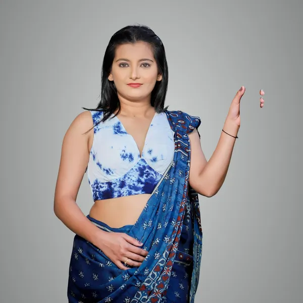 Blue_Spun_Cotton_Sleeveless_Blouse