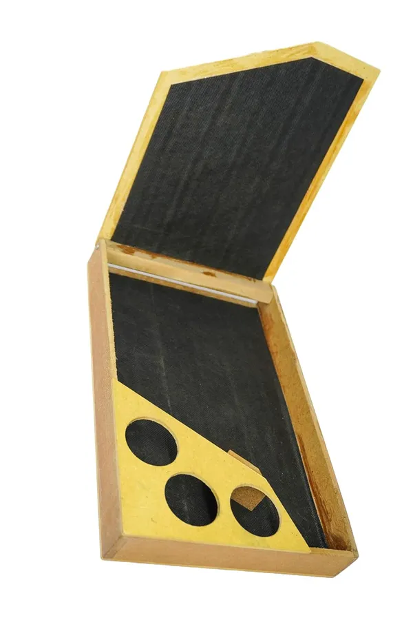Classic_Wooden_Table_Tennis_Racket_Case_With_Protective_Cover_Brown_Colour_|_Upgrade_Your_Game_With_This_Premium_Wooden_Table_Tennis_Racket_Case,_Where_Functionality_Meets_Elegance!