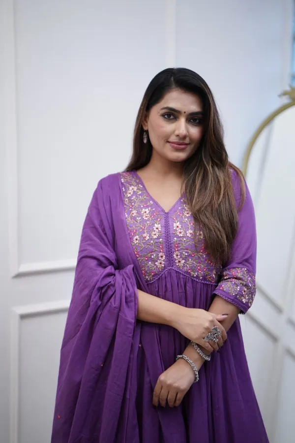 Elegant_Purple_Embroidered_Flared_Kurta_Set_With_Dupatta_For_Women_&_Girls