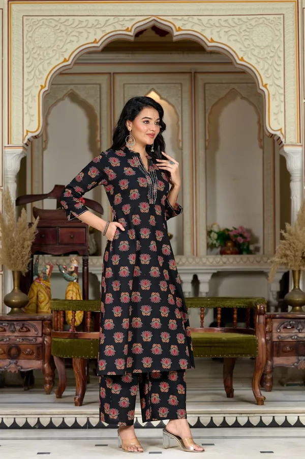 Black_Floral_Printed_Cotton_Kurta_Set_For_Women_&_Girls