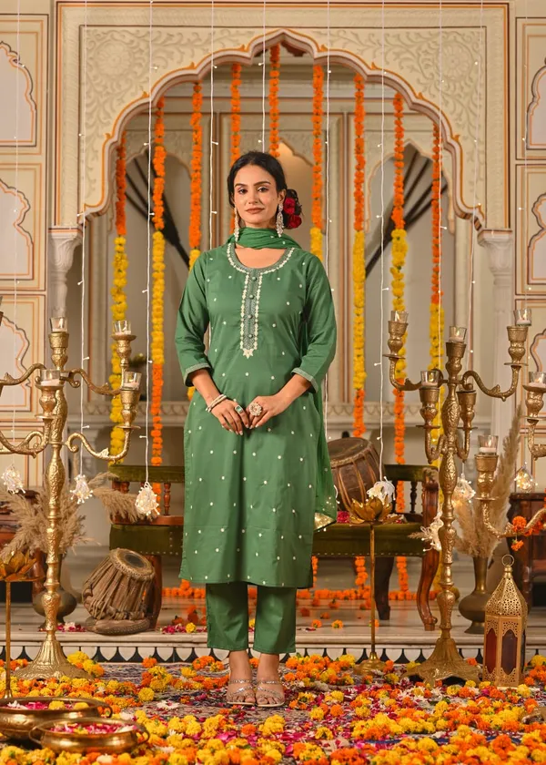 Emerald_Green_Embroidered_Cotton_Suit_Set_With_Dupatta