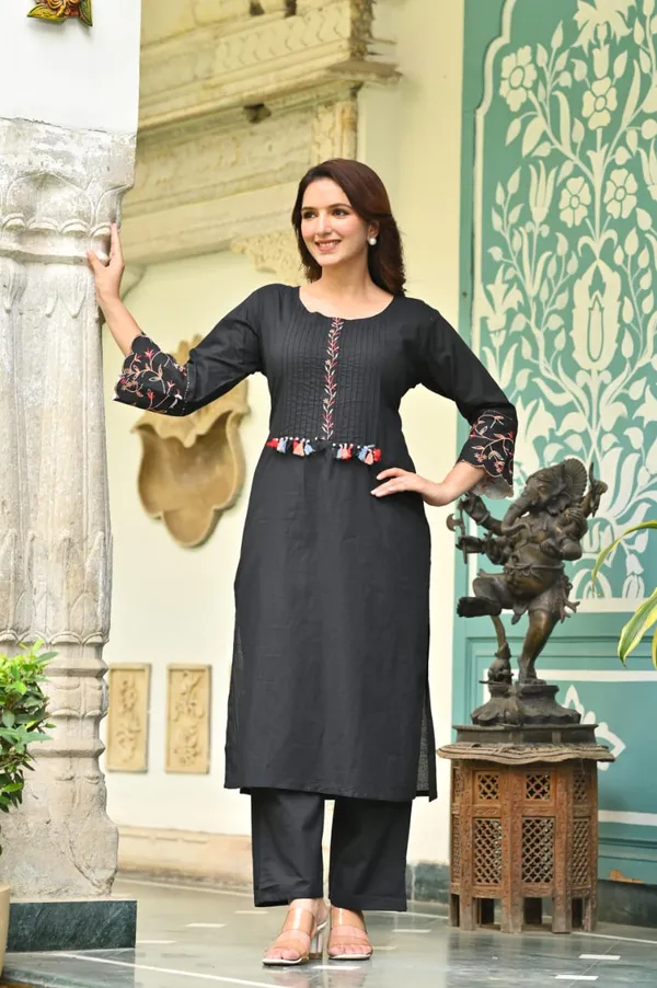 Black_Embroidered_Cotton_Kurta_Set