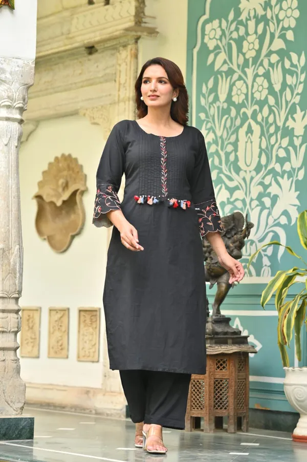 Black_Embroidered_Cotton_Kurta_Set