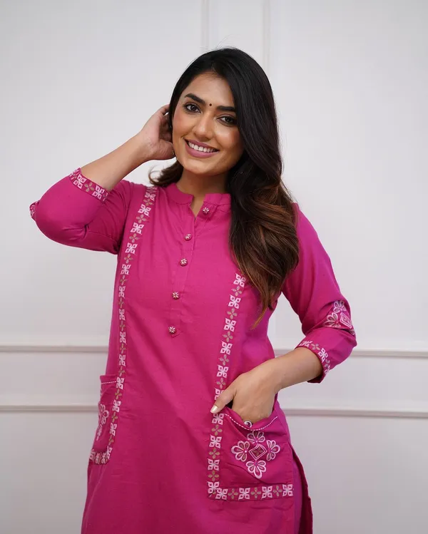 Women's_Fuchsia_Pink_Embroidered_Kurta_Set