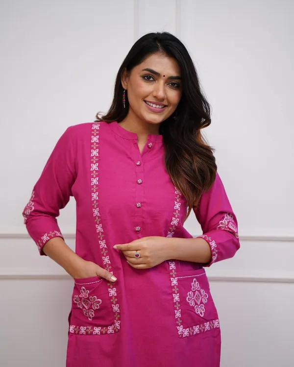 Women's_Fuchsia_Pink_Embroidered_Kurta_Set