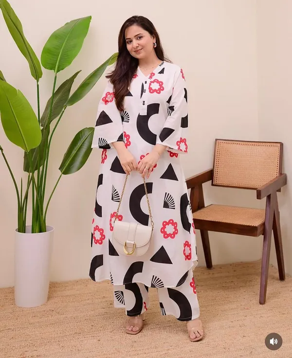 White_Geometric_Floral_Printed_Kurta_Set