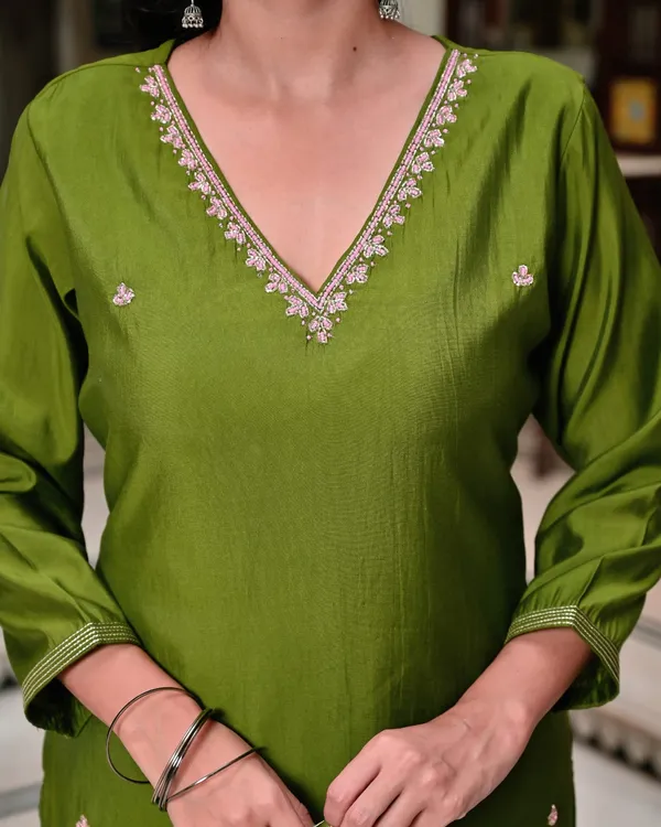 Elegant_Olive_Green_Silk_Suit_Set