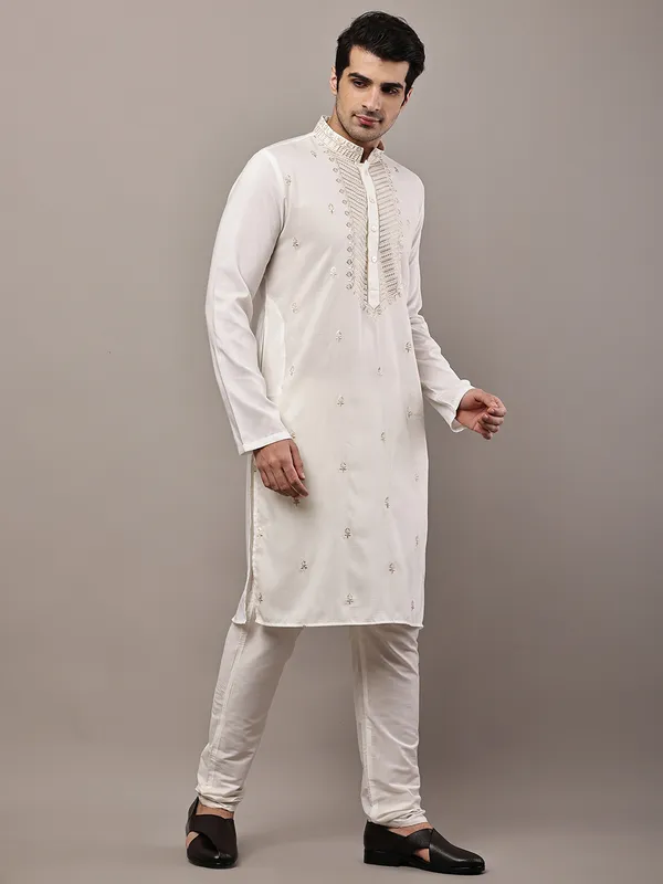 Off-White_Embroidered_Kurta_Set_with_Cream_Pajama_For_Men