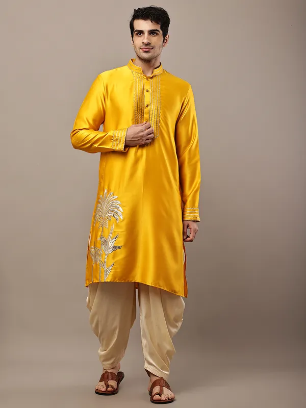 Yellow_Embroidered_Kurta_with_Contrast_Threadwork_&_Decorative_Motif_For_Men