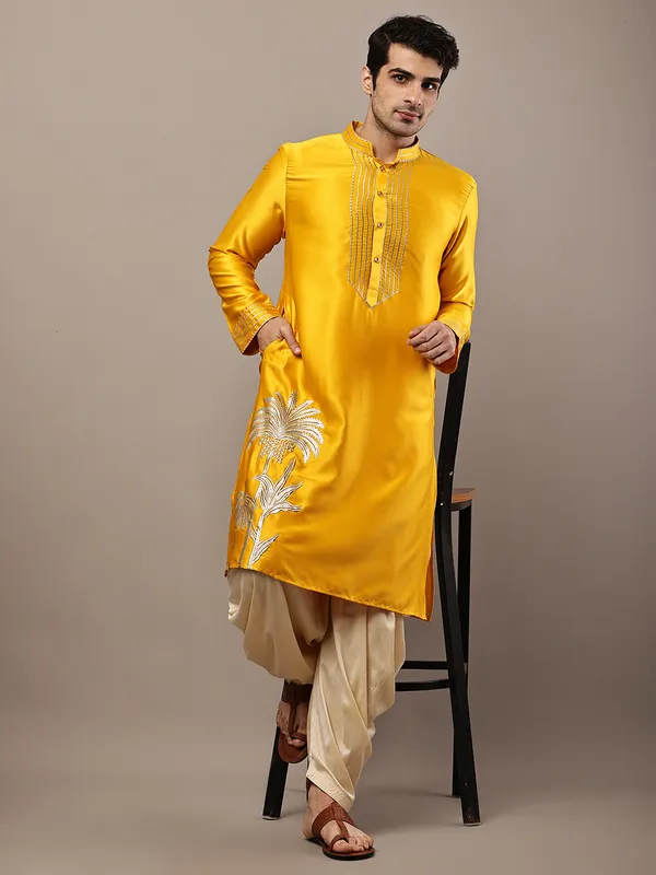 Yellow_Embroidered_Kurta_with_Contrast_Threadwork_&_Decorative_Motif_For_Men
