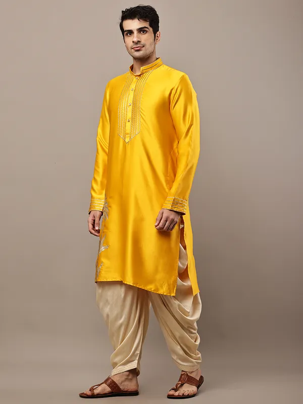 Yellow_Embroidered_Kurta_with_Contrast_Threadwork_&_Decorative_Motif_For_Men