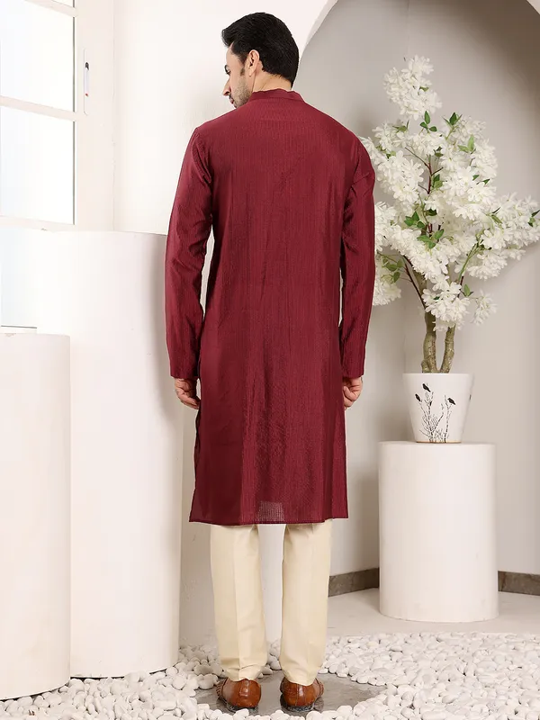 Maroon_Straight_Viscose_Silk_Textured_Effect_Kurta_For_Men