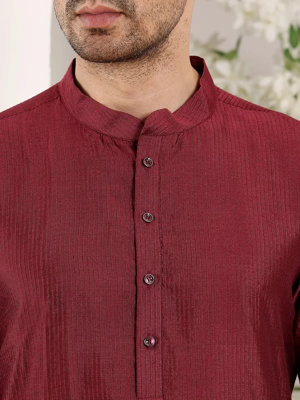 Maroon_Straight_Viscose_Silk_Textured_Effect_Kurta_For_Men