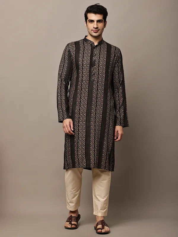 Black_Textured_Threadwork_Kurta_with_Traditional_Off-White_Viscose_Pyjama_For_Men