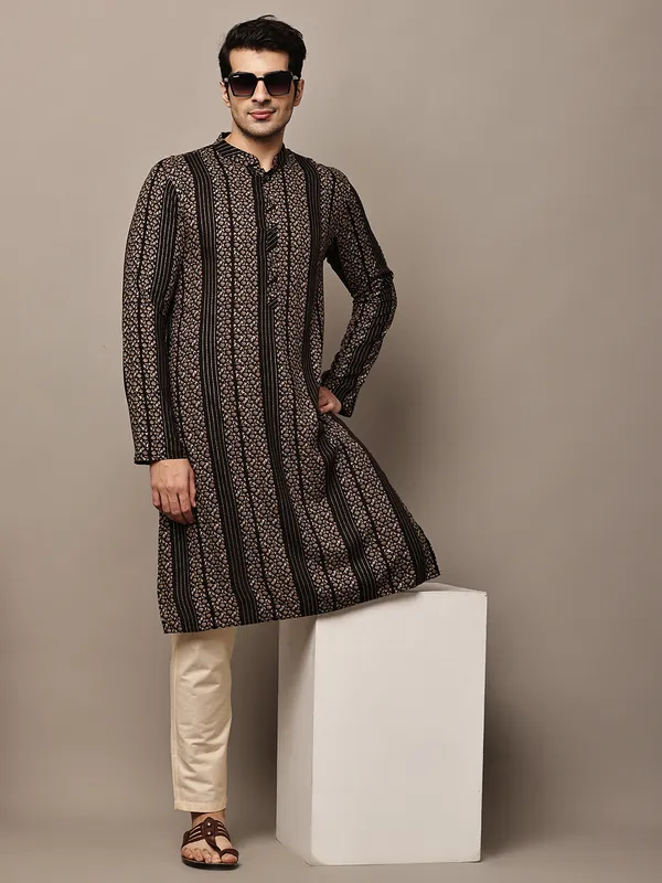 Black_Textured_Threadwork_Kurta_with_Traditional_Off-White_Viscose_Pyjama_For_Men
