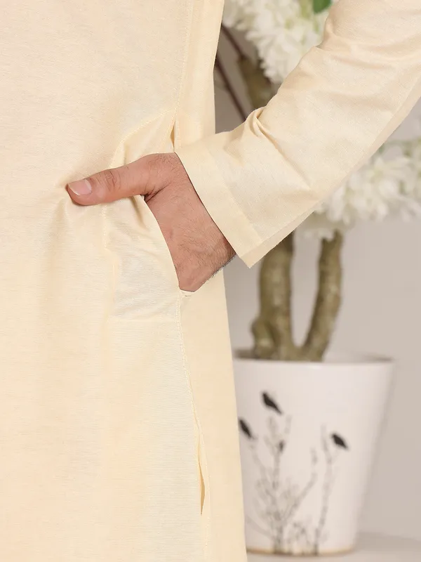 Cream_Straight_Viscose_Silk_Slub_Effect_Kurta_For_Men