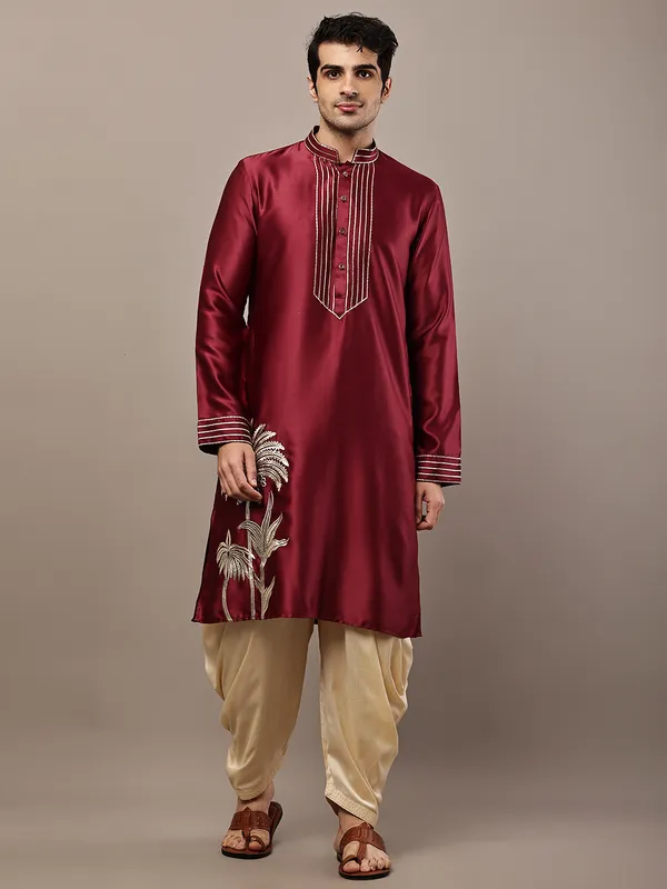Maroon_Embroidered_Kurta_with_Contrast_Threadwork_&_Decorative_Motif_For_Men