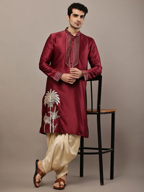 Maroon_Embroidered_Kurta_with_Contrast_Threadwork_&_Decorative_Motif_For_Men