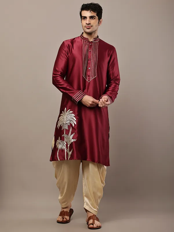 Maroon_Embroidered_Kurta_with_Contrast_Threadwork_&_Decorative_Motif_For_Men