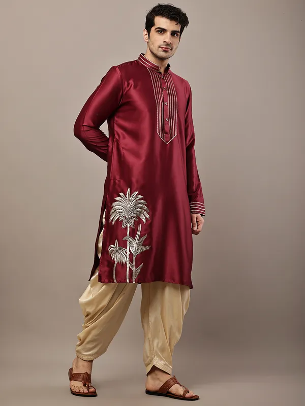 Maroon_Embroidered_Kurta_with_Contrast_Threadwork_&_Decorative_Motif_For_Men