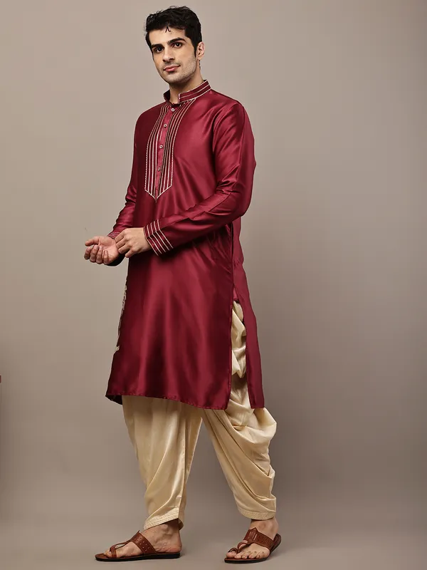 Maroon_Embroidered_Kurta_with_Contrast_Threadwork_&_Decorative_Motif_For_Men