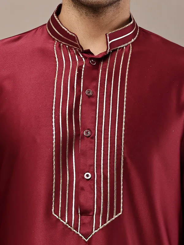 Maroon_Embroidered_Kurta_with_Contrast_Threadwork_&_Decorative_Motif_For_Men