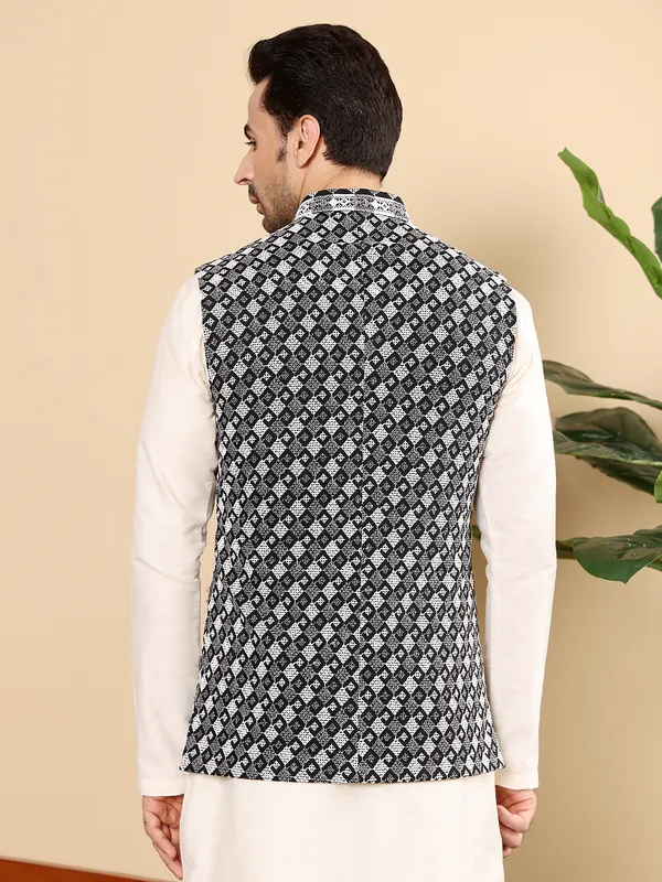 Men's_Black_and_White_Embroidered_Nehru_Jacket