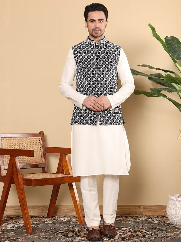 Men's_Black_and_White_Embroidered_Nehru_Jacket