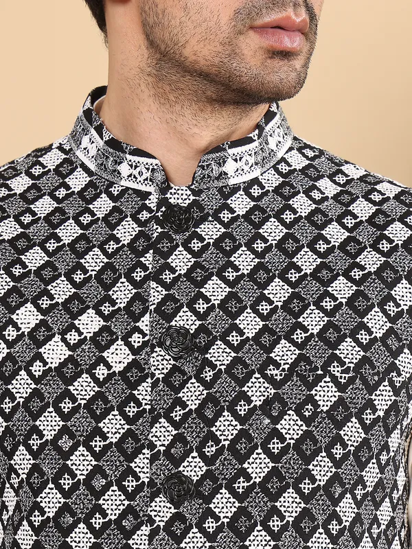 Men's_Black_and_White_Embroidered_Nehru_Jacket