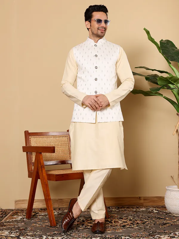 Men's_White_Embroidered_Nehru_Jacket