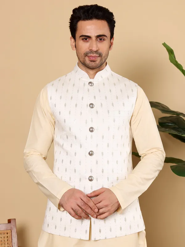 Men's_White_Embroidered_Nehru_Jacket