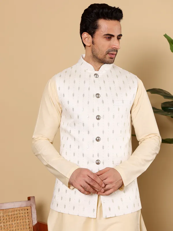 Men's_White_Embroidered_Nehru_Jacket