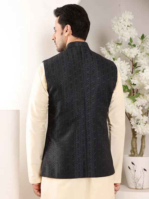 Men's_Black_Embroidered_Nehru_Jacket