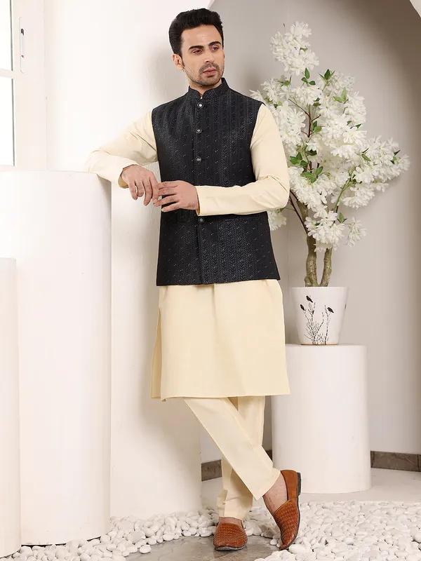 Men's_Black_Embroidered_Nehru_Jacket