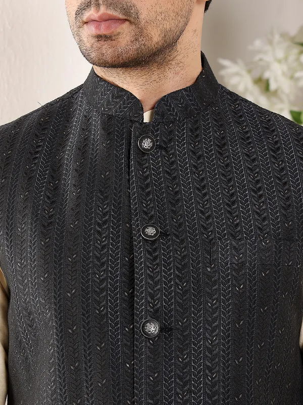 Men's_Black_Embroidered_Nehru_Jacket