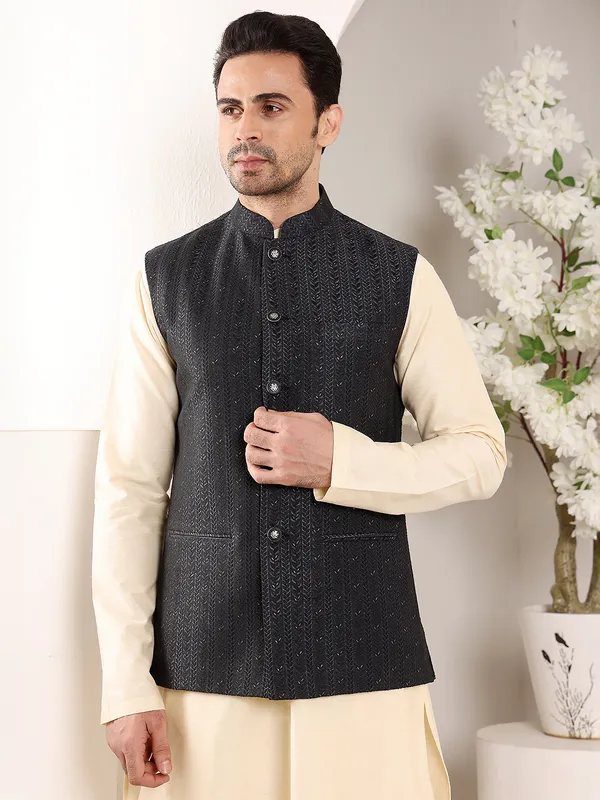 Men's_Black_Embroidered_Nehru_Jacket