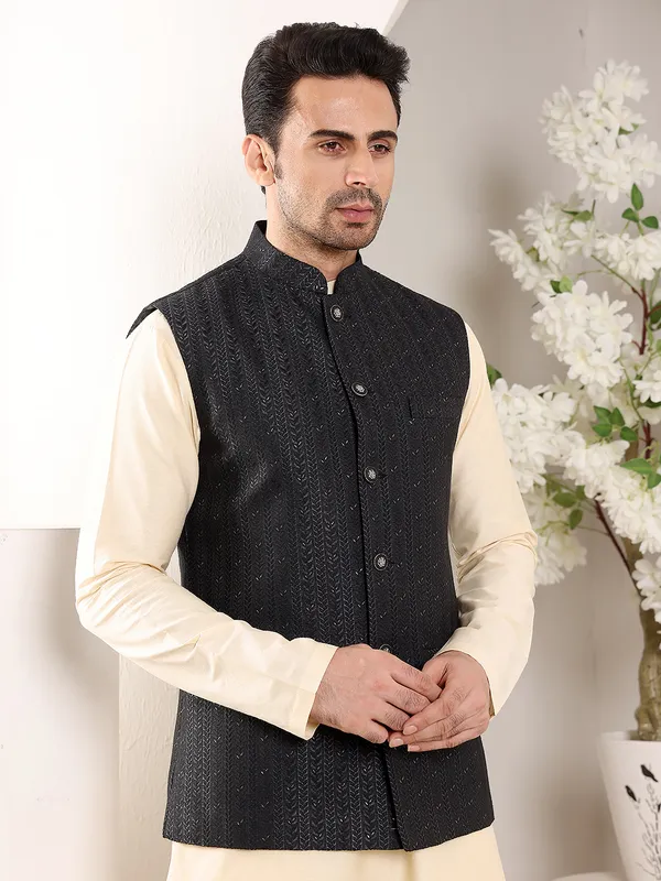 Men's_Black_Embroidered_Nehru_Jacket
