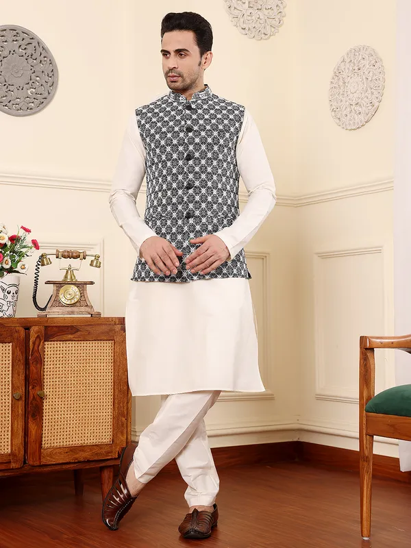 Men's_Multi_Embroidered_Nehru_Jacket