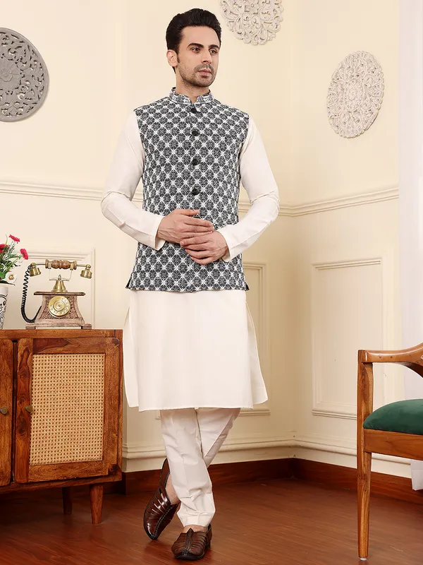 Men's_Multi_Embroidered_Nehru_Jacket