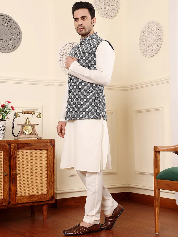 Men's_Multi_Embroidered_Nehru_Jacket