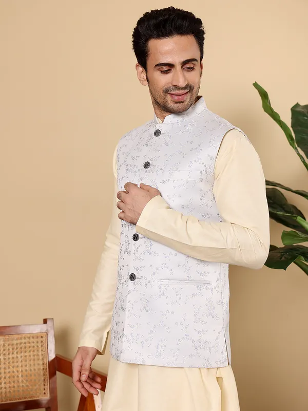 Men's_Black_and_White_Embroidered_Nehru_Jacket